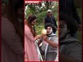 அசையாம இருங்க Yogi Babu Lipstick போட்டு விடுறேன்