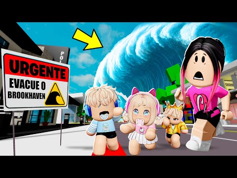 WE SURVIVED THE MEGA TSUNAMI IN BROOKHAVEN! *Challenge*
