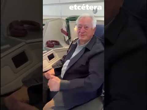 Increpan a Manuel Bartlett a bordo de un avión