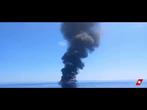 I soccorsi alla barca in fiamme e ai diportisti a bordo