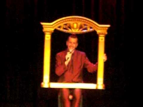 Framförande av svenskspråkiga sången ”Djävulens Änglar” på Polanentheater i Amsterdam, Nederländerna, våren 2009.