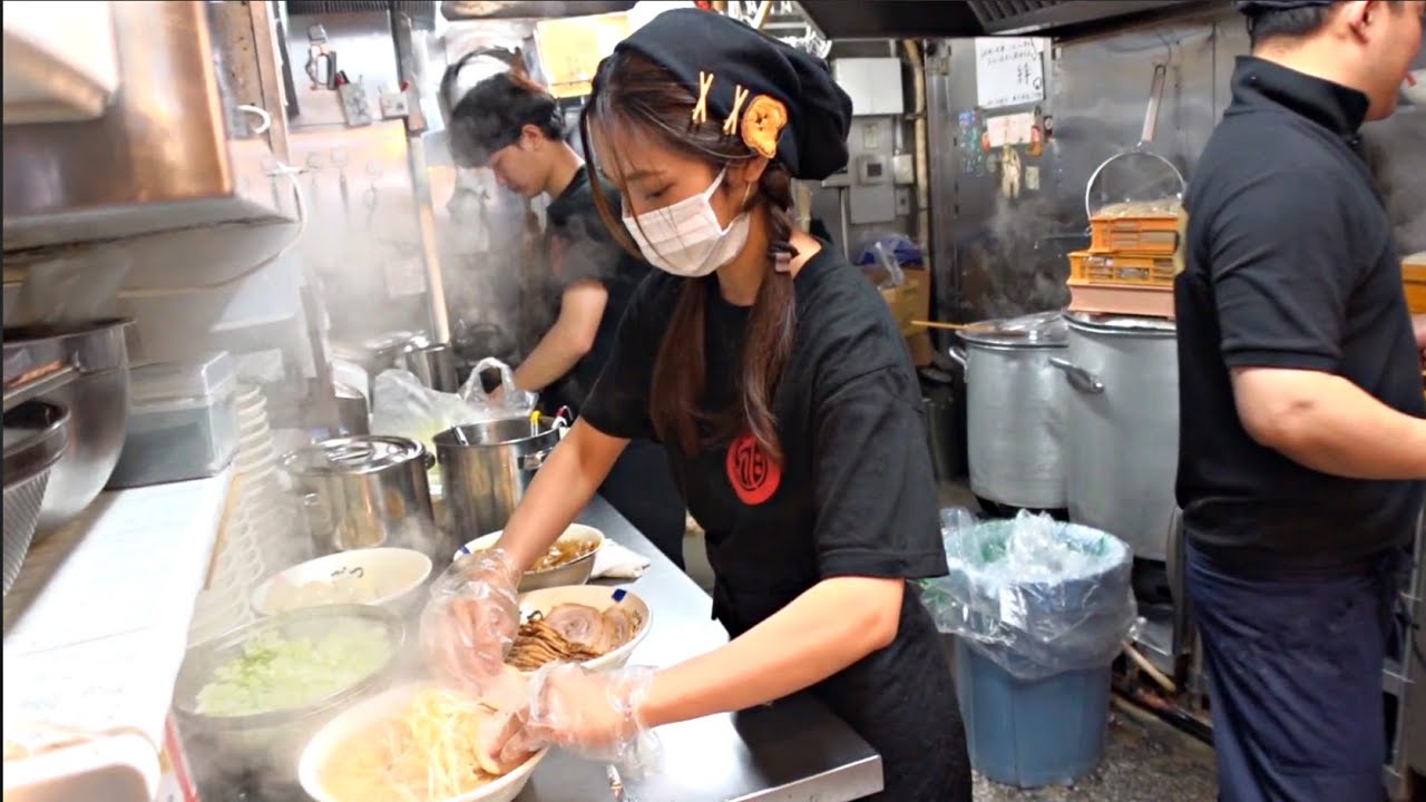 1日500杯！強烈な中毒性でリピーターが続出する驚異的な背脂のラーメン屋に密着！【東京　秋葉原】