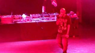 Mos Def live (close edge/white lines)