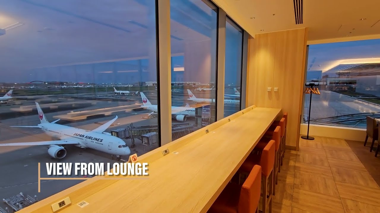 Japan Airlines JAL Sakura Lounge