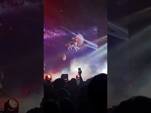 Julien Doré - Waf (extract) at Accor Arena (Bercy), Paris, 10th April 2022