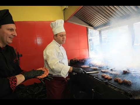 Майстор Даци: Най-голямата подправка, която слагаме в сръбската скара, е любов към готвенето