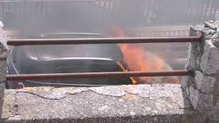 auto-avvolta-in-pochi-secondi-dalle-fiamme-ad-ariano-irpino