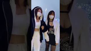 乳　谷間　ギャル