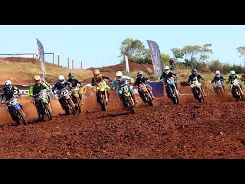 Disputa pelo pódio na abertura do Campeonato Catarinense de Motocross