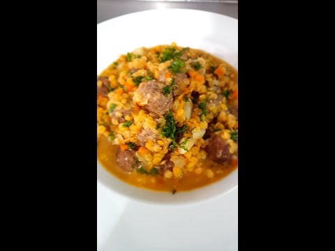 LENTEJAS ROJAS CON ALBÓNDIGAS