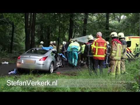Auto tegen boom na achtervolging Dellenweg Epe - ©StefanVerkerk.nl