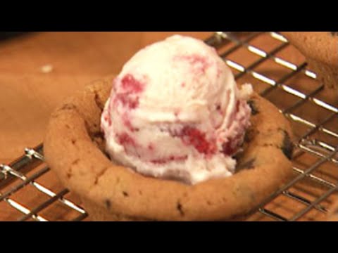 download lagu mp3 mp4 Rachael Ray Chocolate Cups, download lagu Rachael Ray Chocolate Cups gratis, unduh video klip Rachael Ray Chocolate Cups
