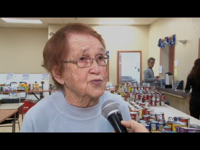 Reportage – Préparation des paniers-cadeau pour la Grande Guignolée au centre communautaire Pro-Santé 2016