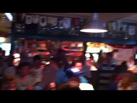 You'll Never Walk Alone bij aankomst in de kantine