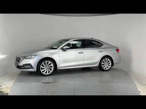 Skoda Octavia STYLE 2.0 TDI **FULL BLACK CLOTH INT - Image 2