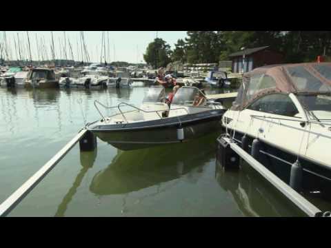 Lägga till med båt mellan Y-bommar