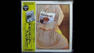 TIE A YELLOW RIBBON 'ROUND THE OLE OAK TREE