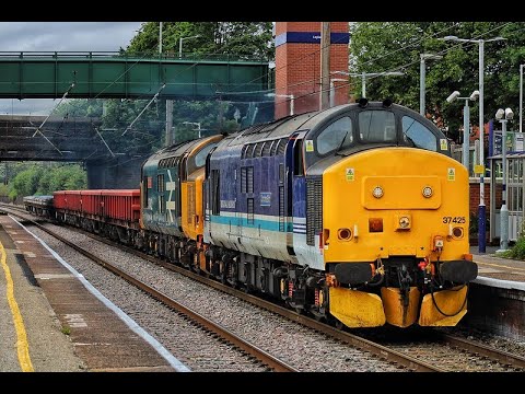 *Nearly bowled* 37425 & 37402 thrash through Leyland with 6K05 (16/06/21)