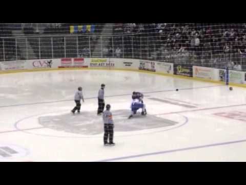 CHRIS FRANK V SMITH FIGHT BRAEHEAD CLAN V HULL STINGRAYS 11