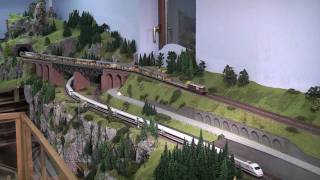 preview picture of video 'PMW Winnenden eV Modelleisenbahn: Züge auf der Clubanlage'