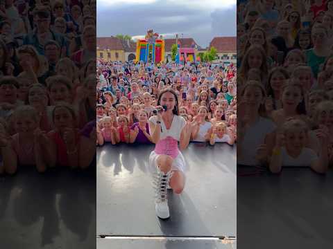 The first ever "CLAP CLAP" at my concert 😂 | Andra Gogan