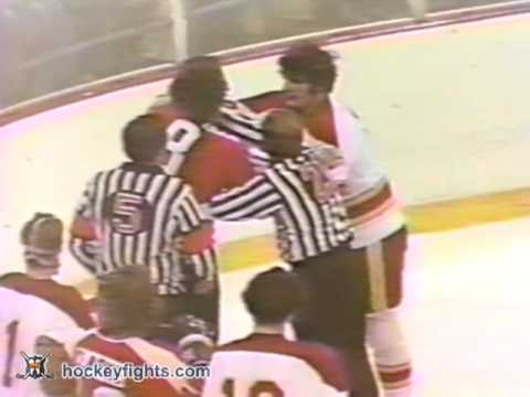 Dave Schultz vs Bryan Hextall
