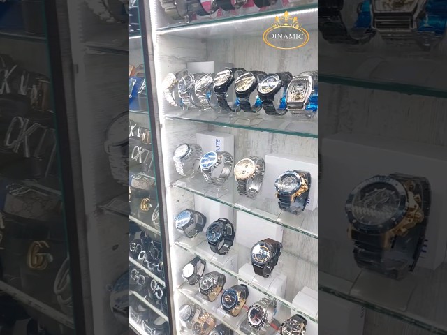 Vídeo relacionado con LEXIBOOK, Los Pitufos, Reloj de Pulsera Ajustable con Pantalla Digital y 20 proyecciones del Universo de Los Pitufos, para Niños, DMW050SF