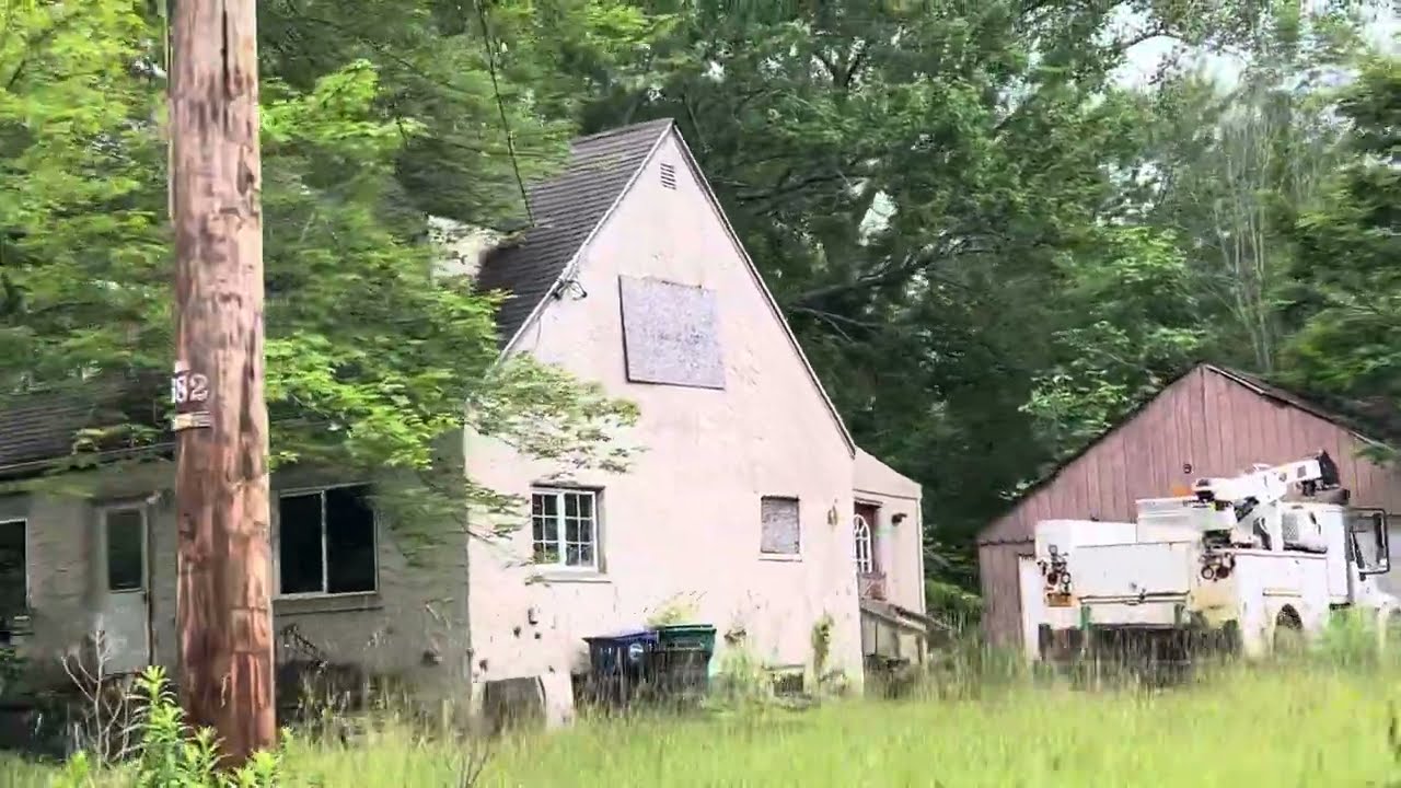 ☢️Driving through Love Canal an abandoned toxic waste dump in Niagara Falls New York 6/11/2024☢️
