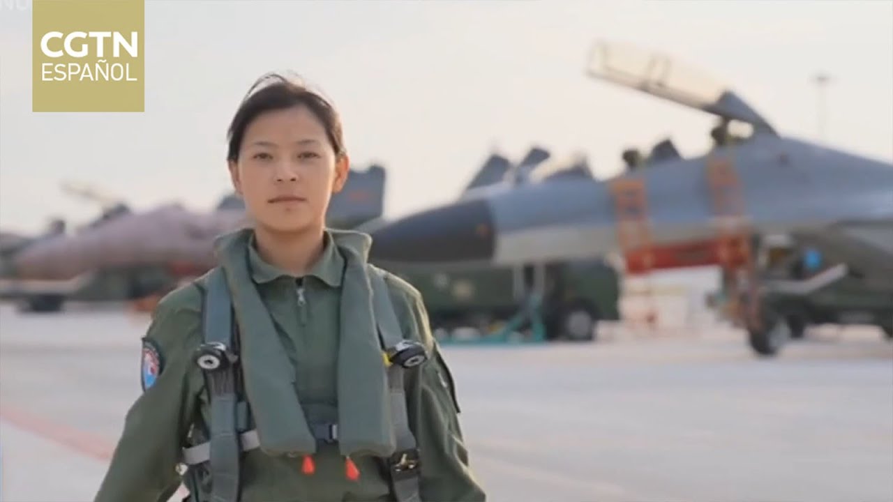 La primera mujer piloto de combate de Xizang lleva sus sueños a los cielos