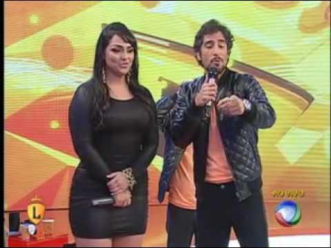 Mágico Mascarado faz número de mágica com Mulher Melancia #arquivolegendários