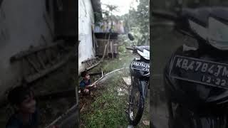 Download lagu motor Revo 110, yang motor nya Revo 110 bilang hadir mp3