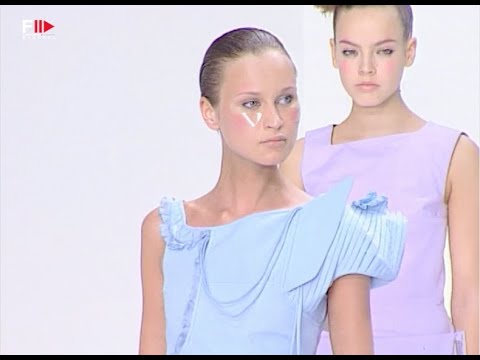 HUSSEIN CHALAYAN Fall 2001 Paris - Fashion Channel