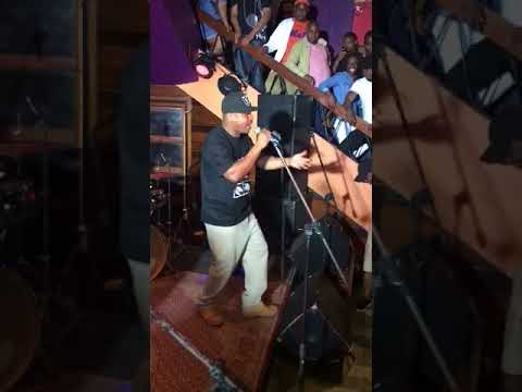 Shackal performing RBH - Gil Vicente - Show de lancamento do Album RBH