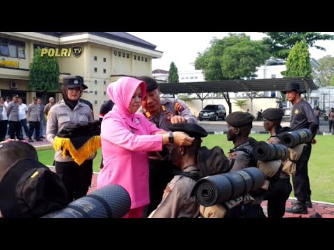 KAPOLRES PEKALONGAN SEMATKAN BARET BINTARA REMAJA