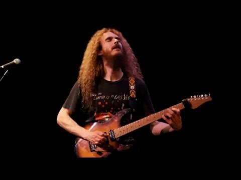 Jazz fusion backing track in A minor (Guthrie Govan Style)