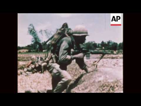 US Marines assault Viet Cong hamlet near Chu Lai