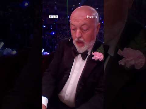Bill Bailey plays a 9,999 pipe organ at the Last Night of the Proms