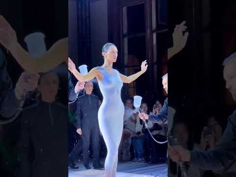 Spray-On Liquid tranforms into Clothing at Paris Fashion Week 😳