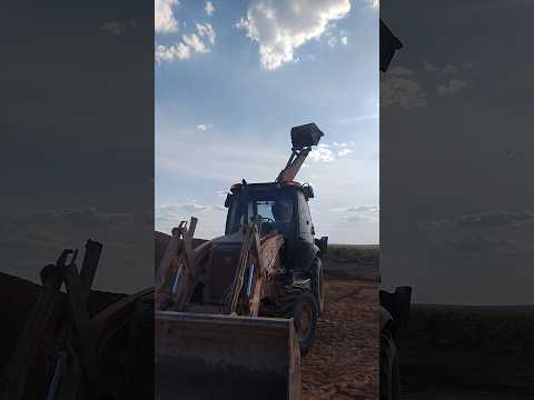 Quebrando Piçarra para aterro de Silo e galpão #maquinaspesadas #construçãocivil