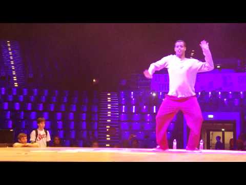 Funkin' Stylez World Finals 2012 - Berlin - Popping Battle - Nelson (France) Vs Marvel (Uk)