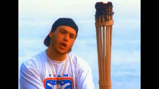 Music video thumbnail preview for Charlie Brown Jr - Zóio D Lula (Video Oficial HD) by Charlie Brown Jr.