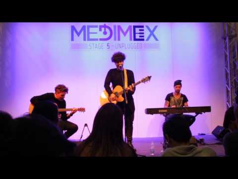 Simone Perrone - Live acustico del brano FIRENZE - Medimex2015