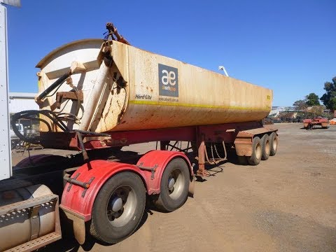 AE073 - 2012 Roadwest RWT TRI350 Tri Axle Lead Side Tipper (WST02)