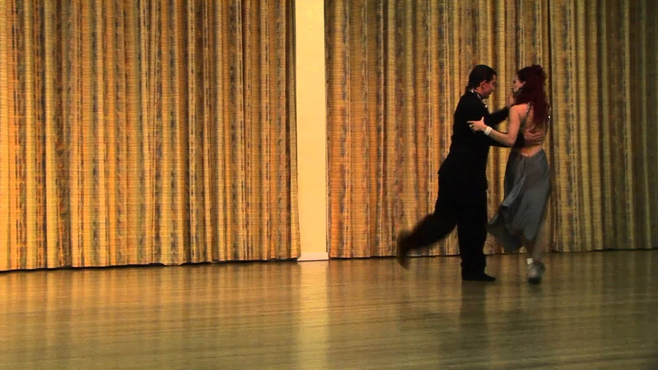 2010 Sept - Valeria Sol Alvarez y Sebastián Acosta bailan a Agarrate Catalina