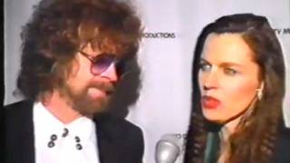 Jeff Lynne &amp; Barbara Orbison (1951-2011) - AMA 1992