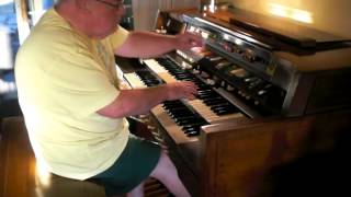 Mike Reed plays Ray Charles&#39; &quot;One Mint Julep&quot; on his Hammond Organ