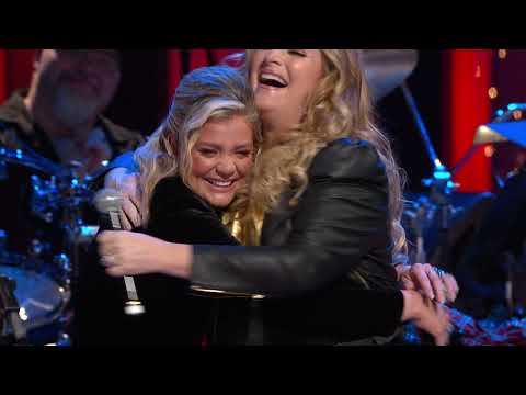 Trisha Yearwood invites Lauren Alaina to become a member of the Grand Ole Opry