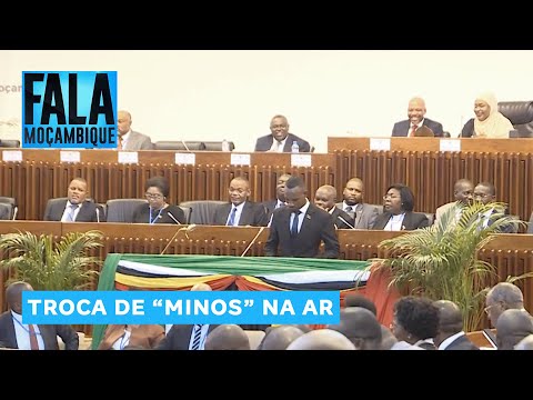 Deputados trocam "mimos" durante a 1ª sessão da 10ª Legislatura da Assembleia da República