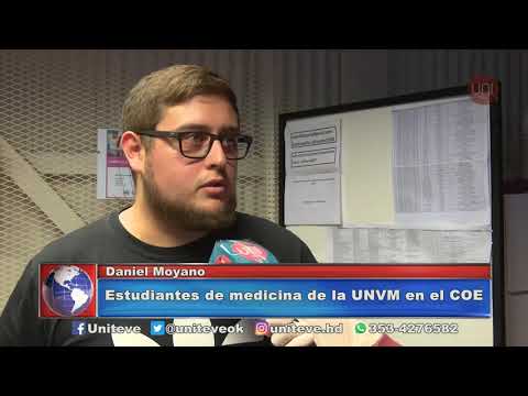 Estudiantes de medicina en el COE