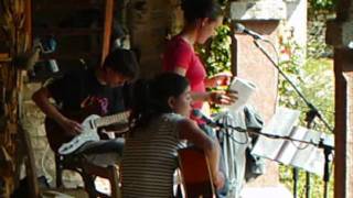 preview picture of video 'Cirvoi - Festa dei Cortivi 2011 - Donne sull'orlo di una chitarra elettrica (parte 1)'
